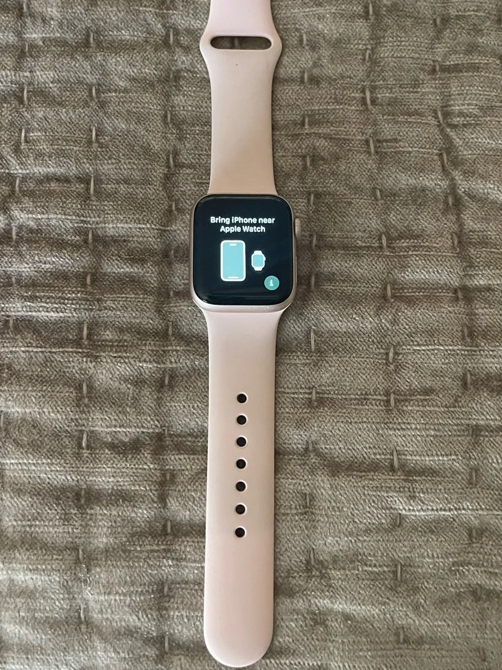 Apple Watch Series 4 in Pink 40mm (GPS + CEL)